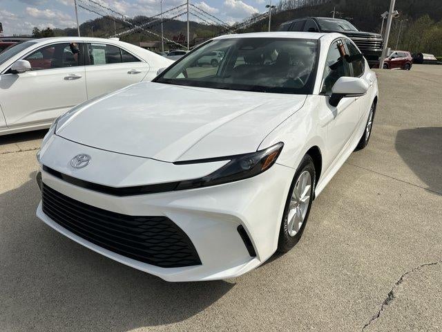 2025 Toyota Camry LE (SE)
