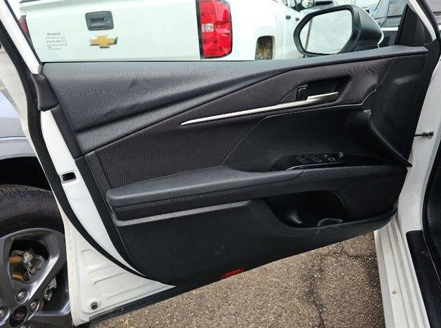 2025 Toyota Camry LE (SE)