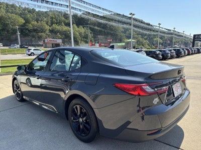 2025 Toyota Camry LE (Natl)