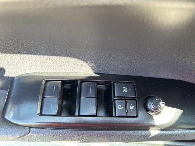 2025 Toyota Camry LE (Natl)