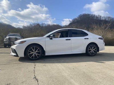 2023 Toyota Camry SE Auto (SE)