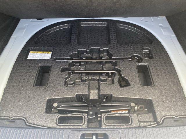 2023 Toyota Camry SE Auto (SE)