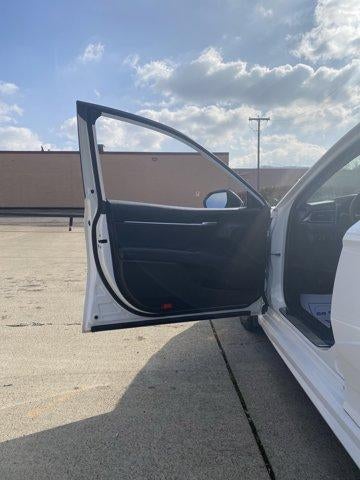 2023 Toyota Camry SE Auto (SE)