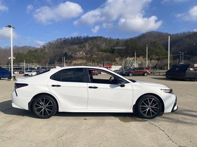2023 Toyota Camry SE Auto (SE)