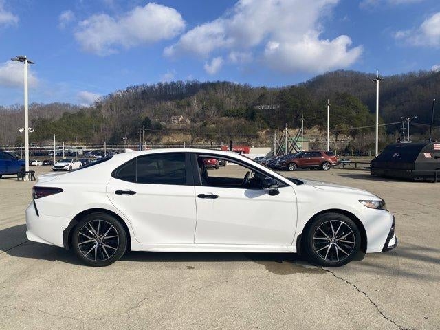 2023 Toyota Camry SE Auto (SE)