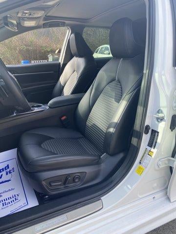 2023 Toyota Camry SE Auto (SE)