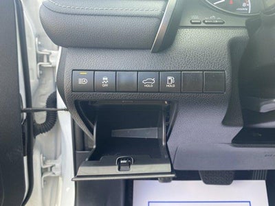 2023 Toyota Camry SE Auto (SE)