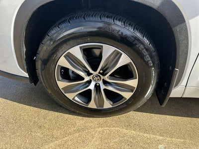 2023 Toyota Highlander XLE FWD (Natl)