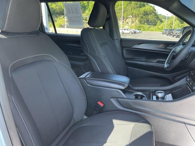 2025 Jeep Grand Cherokee L Laredo X 4x4