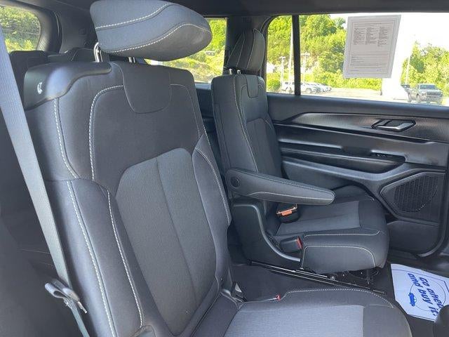 2025 Jeep Grand Cherokee L Laredo X 4x4