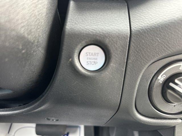 2022 Nissan Frontier Crew Cab 4x4 SV Auto