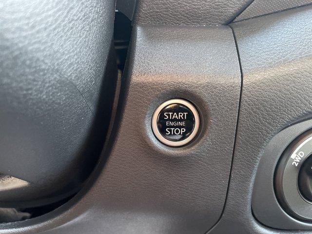 2022 Nissan Frontier Crew Cab 4x4 SV Auto