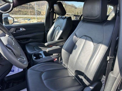 2025 Chrysler Pacifica Select FWD