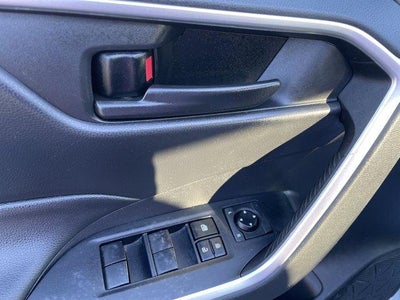 2021 Toyota RAV4 LE FWD (Natl)