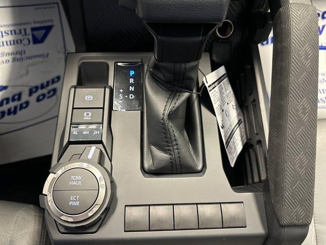 2026 Toyota Tacoma 4WD 4WD SR5 Double Cab 5' Bed AT (Natl)