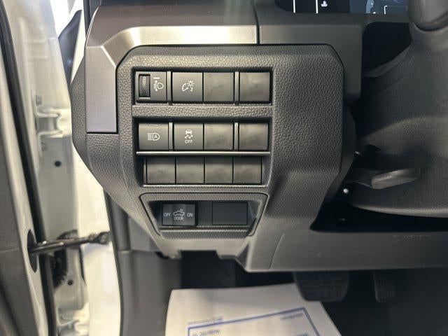 2026 Toyota Tacoma 4WD 4WD SR5 Double Cab 5' Bed AT (Natl)