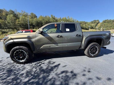 2026 Toyota Tacoma 4WD 4WD TRD Off Road Double Cab 5' Bed AT (Natl)