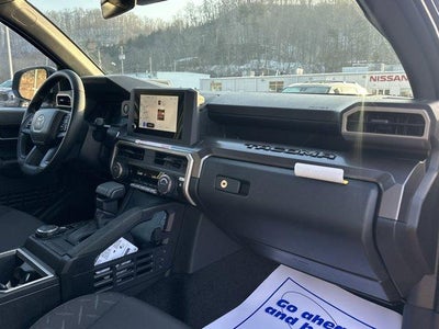 2026 Toyota Tacoma 4WD 4WD SR5 Double Cab 5' Bed AT (Natl)