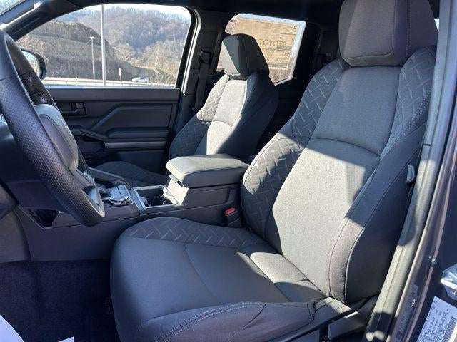 2026 Toyota Tacoma 4WD 4WD SR5 Double Cab 5' Bed AT (Natl)