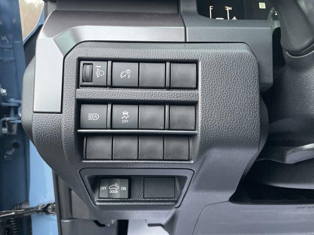 2026 Toyota Tacoma 4WD 4WD SR5 Double Cab 5' Bed AT (Natl)