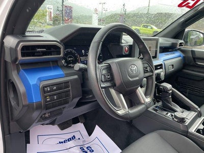 2025 Toyota Tacoma 4WD 4WD TRD Off Road Double Cab 5' Bed AT (Natl)