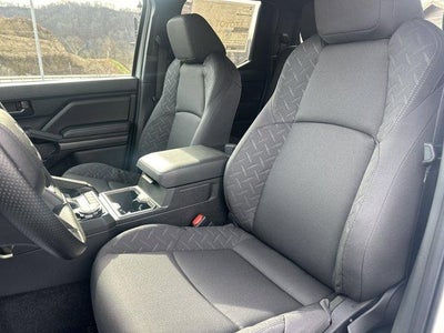 2026 Toyota Tacoma 4WD 4WD SR5 Double Cab 5' Bed AT (Natl)