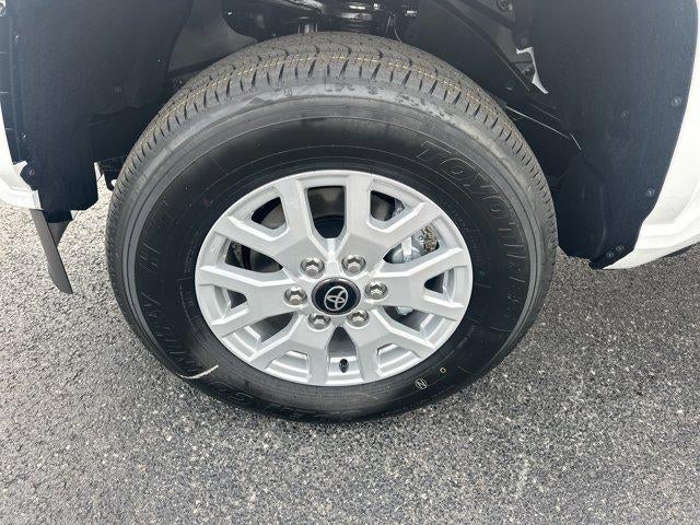 2026 Toyota Tacoma 4WD 4WD SR5 Double Cab 5' Bed AT (Natl)