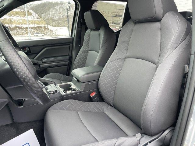 2026 Toyota Tacoma 4WD 4WD SR5 Double Cab 5' Bed AT (Natl)