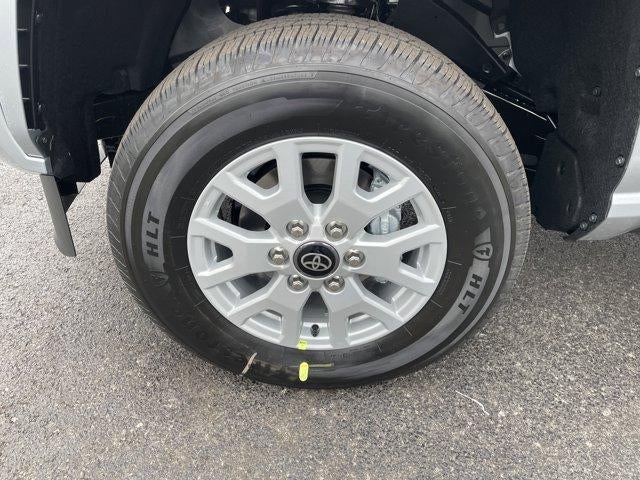 2026 Toyota Tacoma 4WD 4WD SR5 Double Cab 5' Bed AT (Natl)