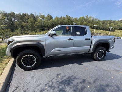 2026 Toyota Tacoma 4WD 4WD TRD Off Road Double Cab 5' Bed AT (Natl)