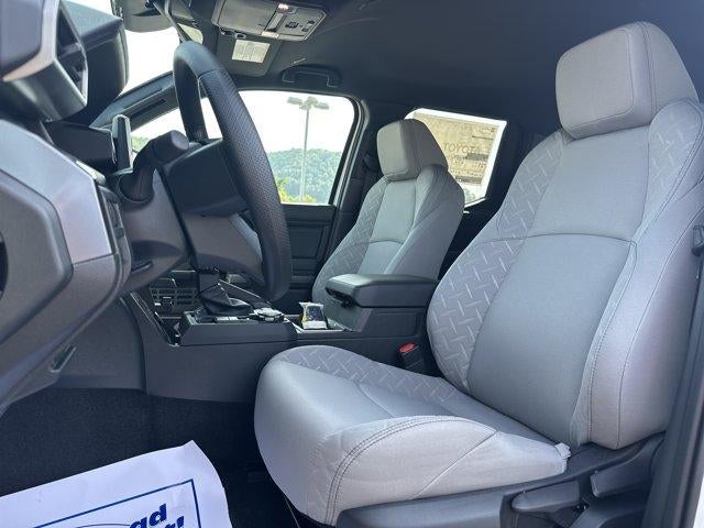 2026 Toyota Tacoma 4WD 4WD SR5 Double Cab 5' Bed AT (Natl)