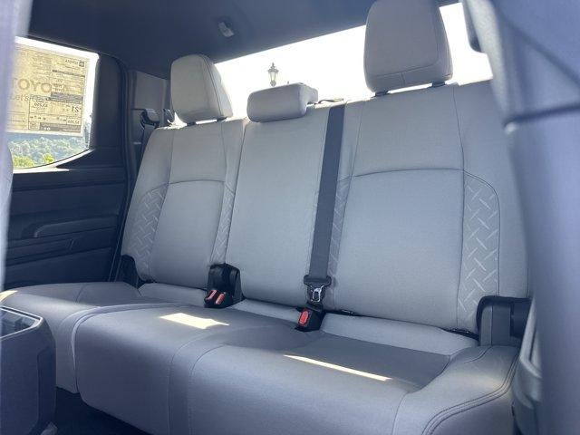 2026 Toyota Tacoma 4WD 4WD SR5 Double Cab 5' Bed AT (Natl)
