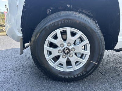2026 Toyota Tacoma 4WD 4WD SR5 Double Cab 5' Bed AT (Natl)
