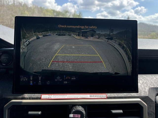 2026 Toyota Tacoma 4WD 4WD Limited Hybrid Double Cab 5' Bed AT (Natl)