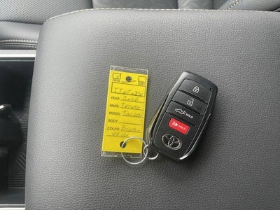 2026 Toyota Tacoma 4WD 4WD Limited Hybrid Double Cab 5' Bed AT (Natl)