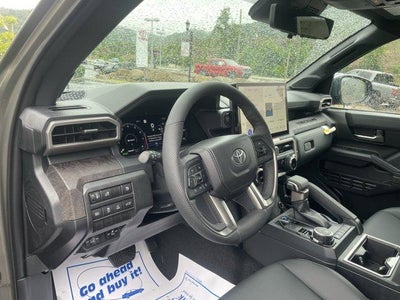 2026 Toyota Tacoma 4WD 4WD Limited Hybrid Double Cab 5' Bed AT (Natl)