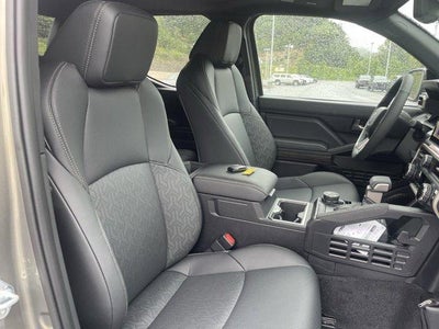 2026 Toyota Tacoma 4WD 4WD Limited Hybrid Double Cab 5' Bed AT (Natl)