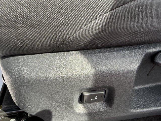2026 Toyota Tacoma 4WD 4WD SR Double Cab 5' Bed AT (Natl)
