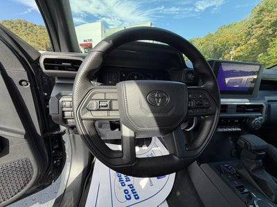 2026 Toyota Tacoma 4WD 4WD SR Double Cab 5' Bed AT (Natl)