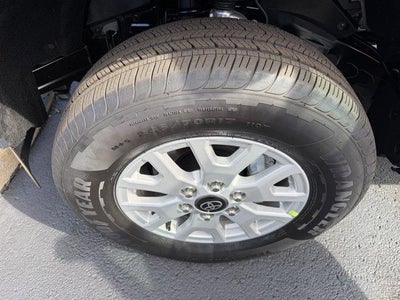 2026 Toyota Tacoma 4WD 4WD SR Double Cab 5' Bed AT (Natl)