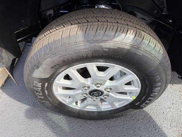 2026 Toyota Tacoma 4WD 4WD SR Double Cab 5' Bed AT (Natl)