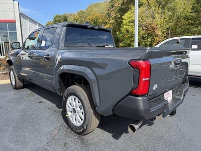 2026 Toyota Tacoma 4WD 4WD SR Double Cab 5' Bed AT (Natl)