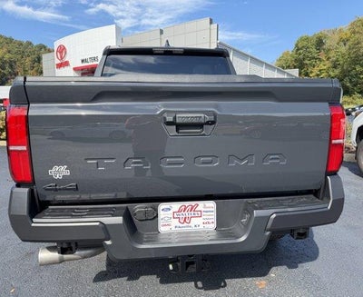 2026 Toyota Tacoma 4WD 4WD SR Double Cab 5' Bed AT (Natl)