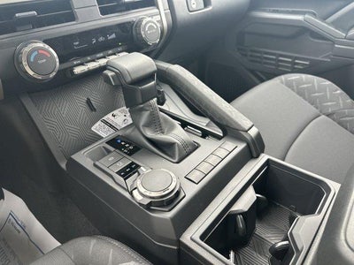 2026 Toyota Tacoma 4WD 4WD SR Double Cab 5' Bed AT (Natl)