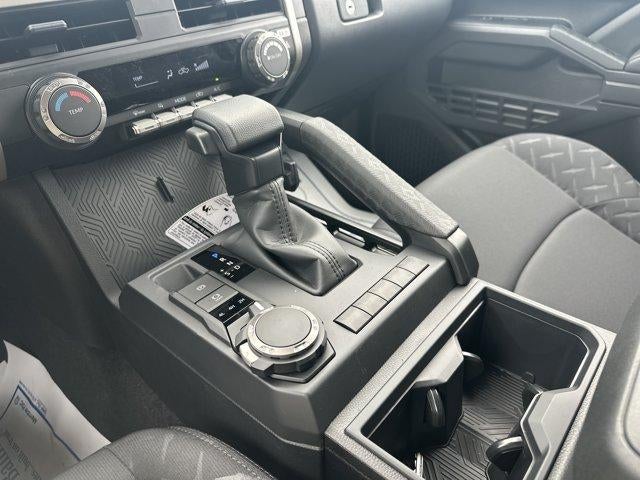 2026 Toyota Tacoma 4WD 4WD SR Double Cab 5' Bed AT (Natl)