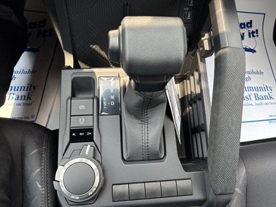 2026 Toyota Tacoma 4WD 4WD SR Double Cab 5' Bed AT (Natl)