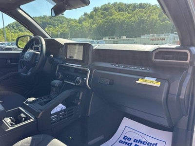 2026 Toyota Tacoma 4WD 4WD SR Double Cab 5' Bed AT (Natl)