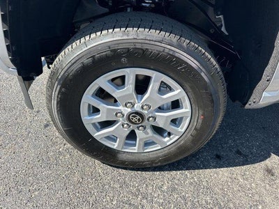 2026 Toyota Tacoma 4WD 4WD SR Double Cab 5' Bed AT (Natl)