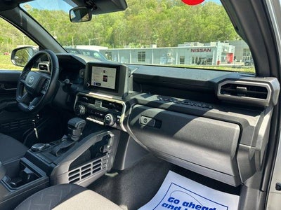 2025 Toyota Tacoma 4WD 4WD SR Double Cab 5' Bed AT (GS)