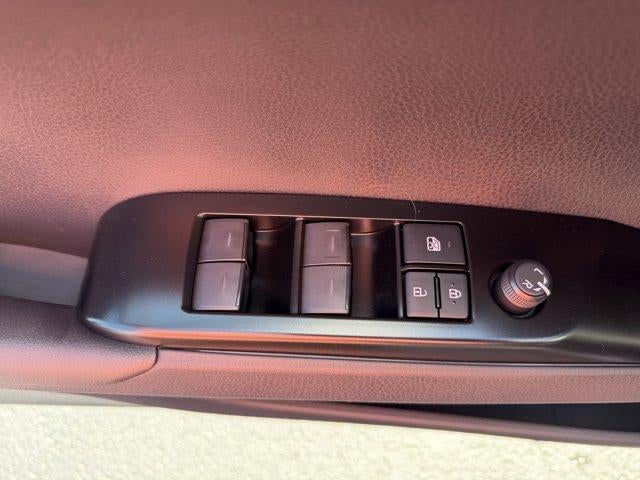 2026 Toyota Camry SE (Natl)